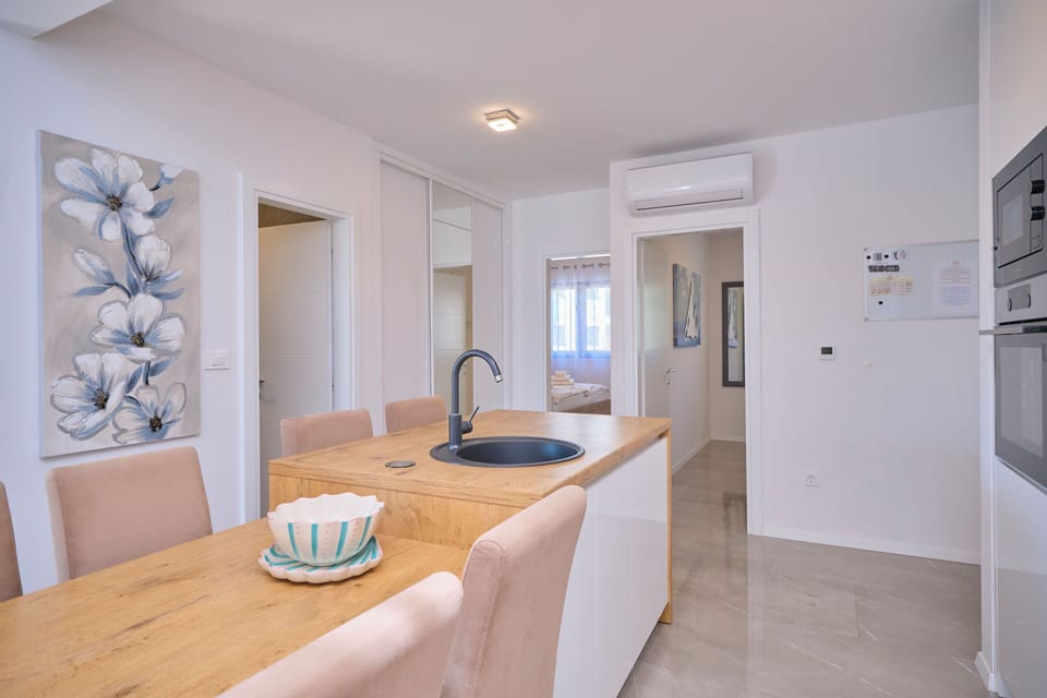 Classic Apartment, Balcony, Beach View | Private kitchen