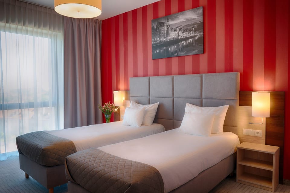 Twin Room | Hypo-allergenic bedding, in-room safe, desk, soundproofing