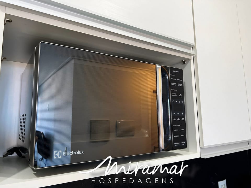 Comfort Apartment | Microwave