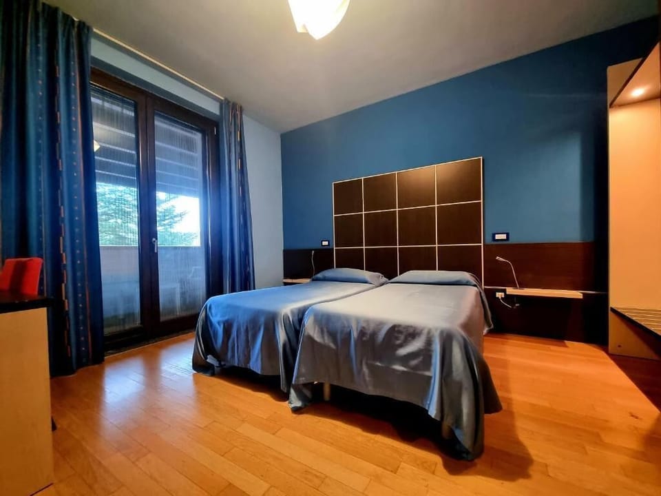 Double or Twin Room, Garden View | In-room safe, desk, blackout drapes, soundproofing