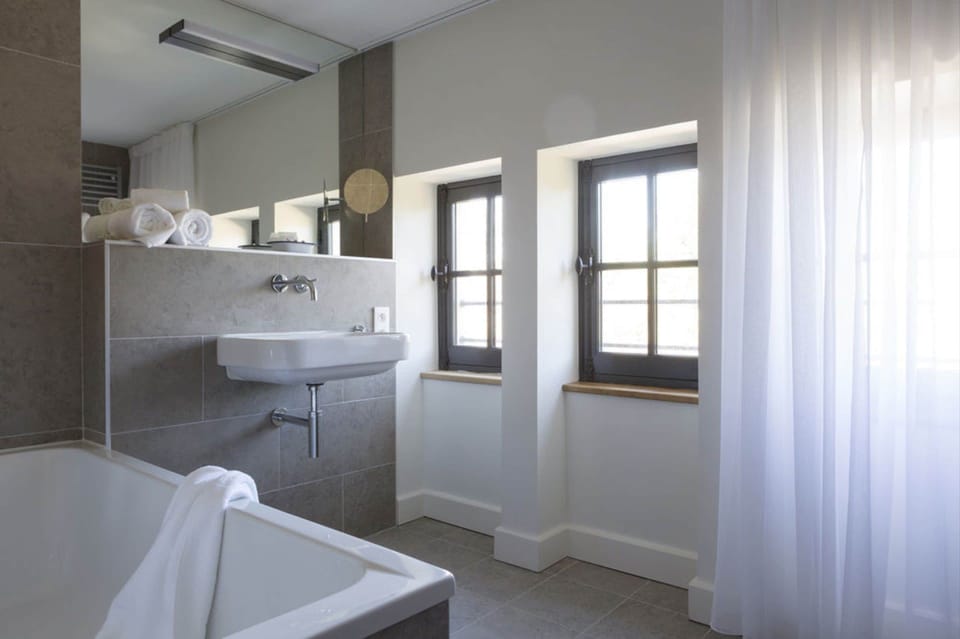 Shower, free toiletries, hair dryer, bathrobes