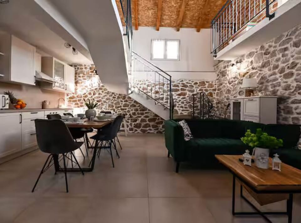 House (Two Bedroom Holiday Home) | Living room | 32-inch flat-screen TV with cable channels