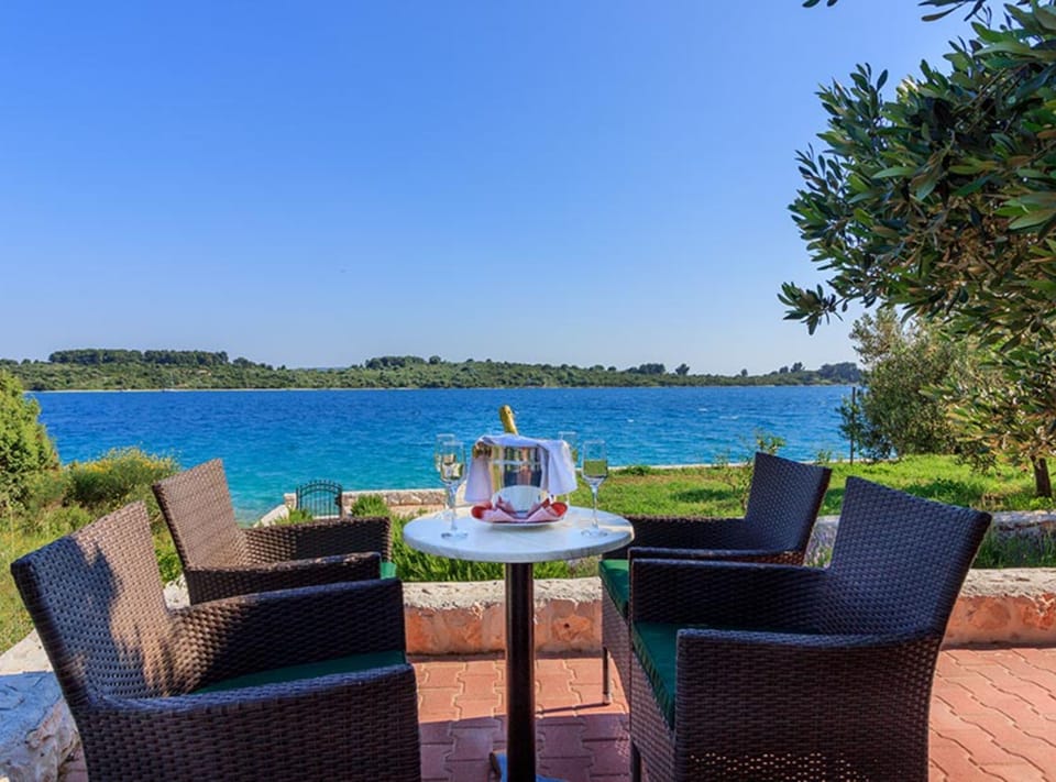 Villa (FourBedroom Beachfront Villa with Poo) | Balcony
