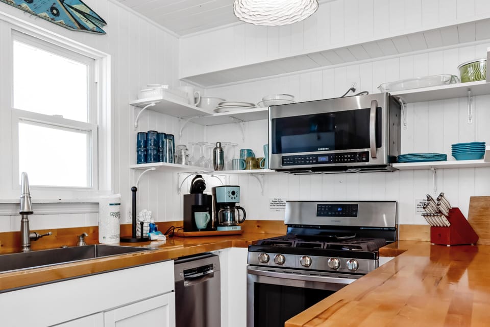 House, Multiple Beds (Antilles Beach Cottage) | Private kitchen