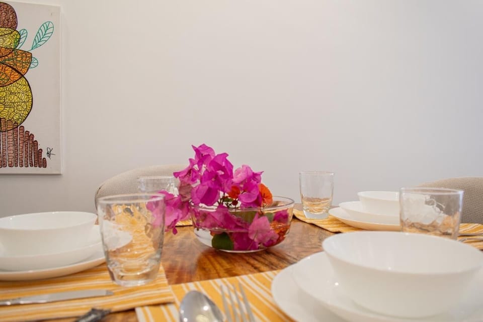 Deluxe Apartment, City View | Dining