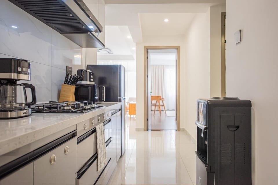 Deluxe Apartment, City View | Private kitchen