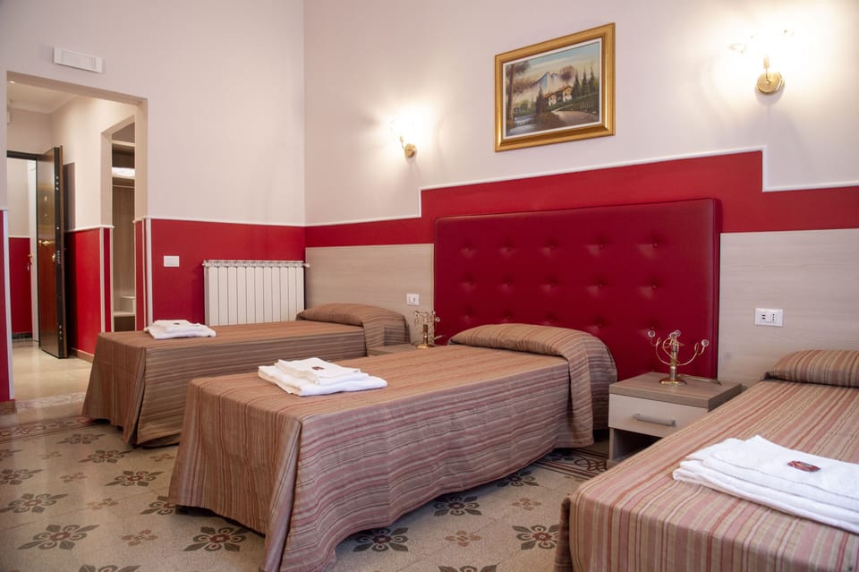 Luxury Triple Room | Egyptian cotton sheets, in-room safe, desk, laptop workspace