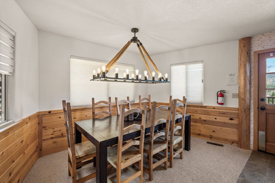 Basic Cabin, Mountain View | Dining