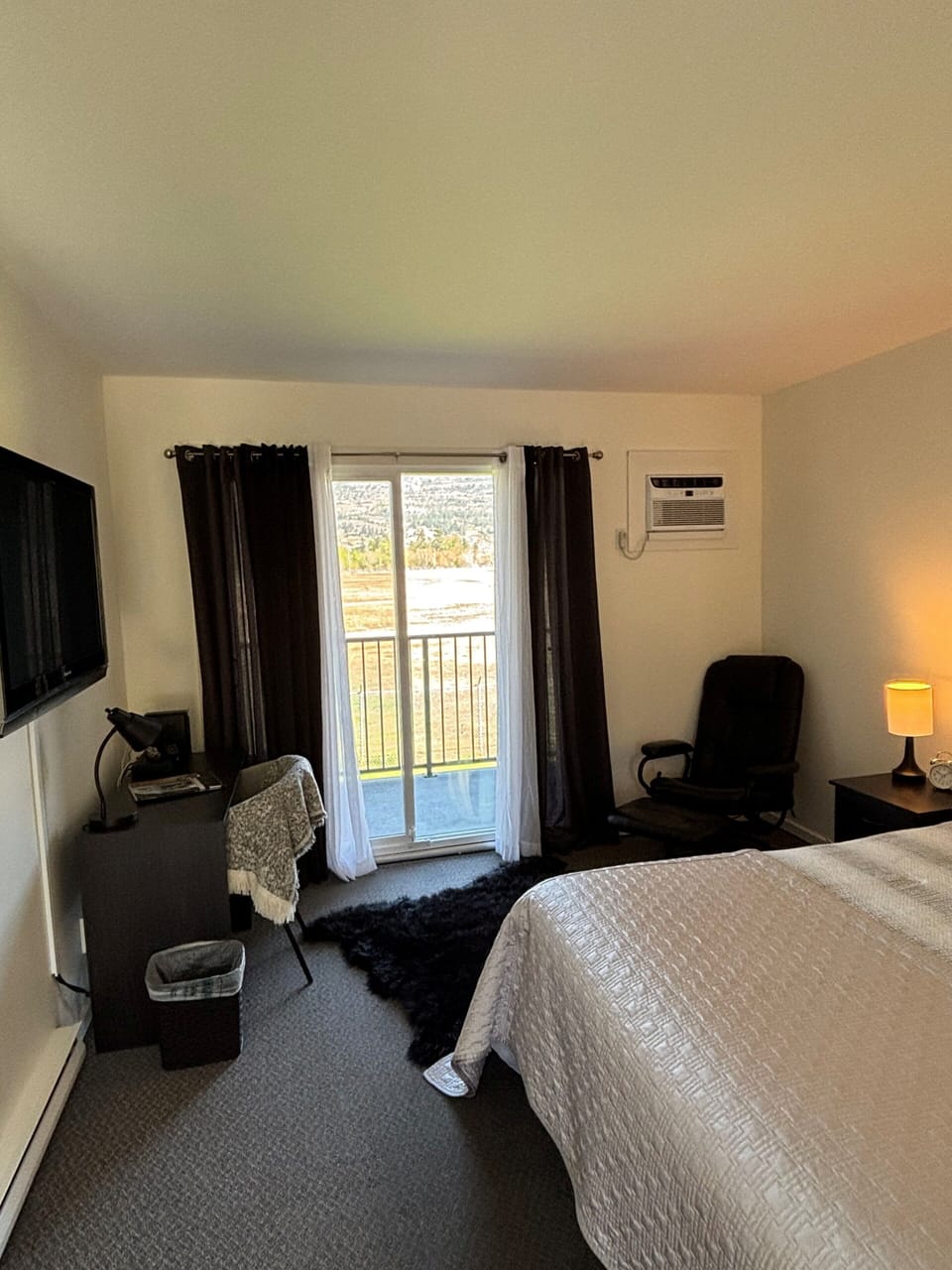 Motel Room 8 | Free WiFi
