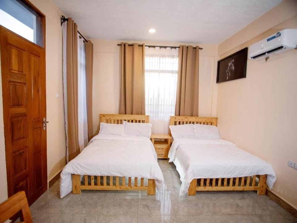 Luxury Studio, Balcony, Mountain View | Laptop workspace, soundproofing
