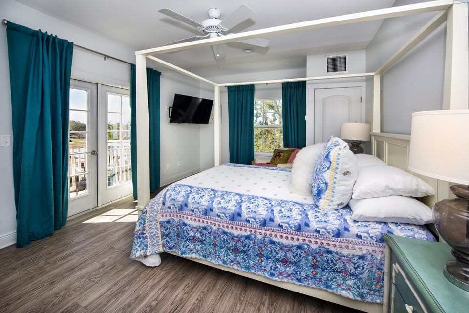 Room, 1 Queen Bed | Free WiFi