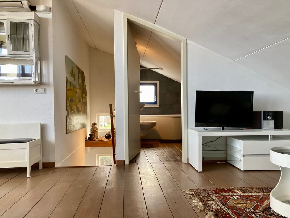 Unique Lakeside House With Sauna and Panoramic Harbour Views 5 Guests House in Anjum