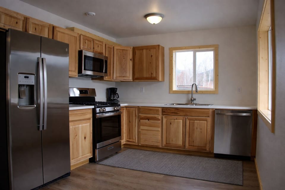 Cabin, Mountain View | Private kitchen | Full-size fridge, microwave, oven, stovetop