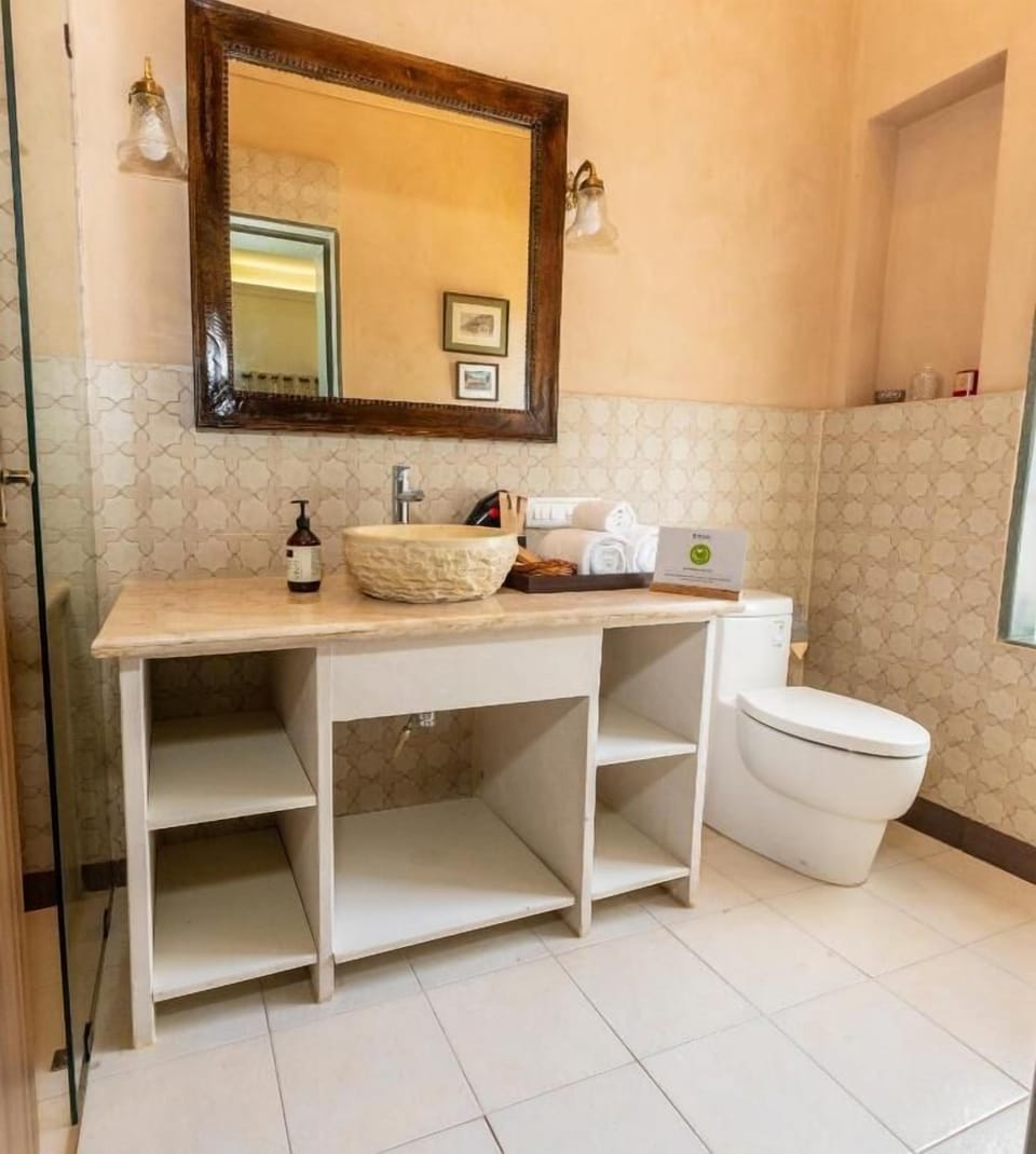 Deluxe Villa, Balcony, Pool View | Bathroom