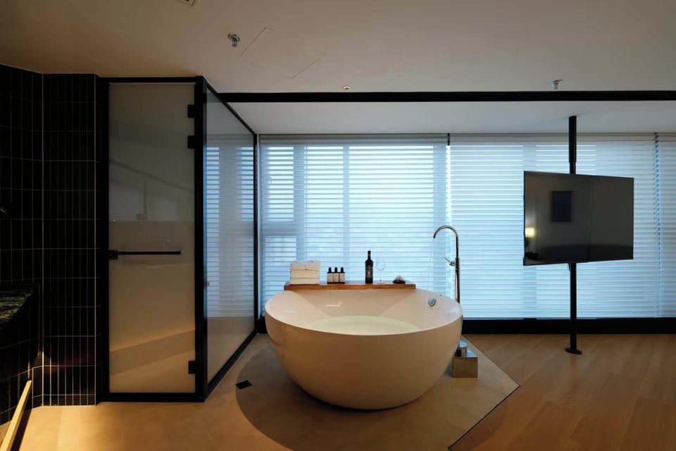 Senior Double Room, City View | Bathroom | Free toiletries, hair dryer, slippers, towels