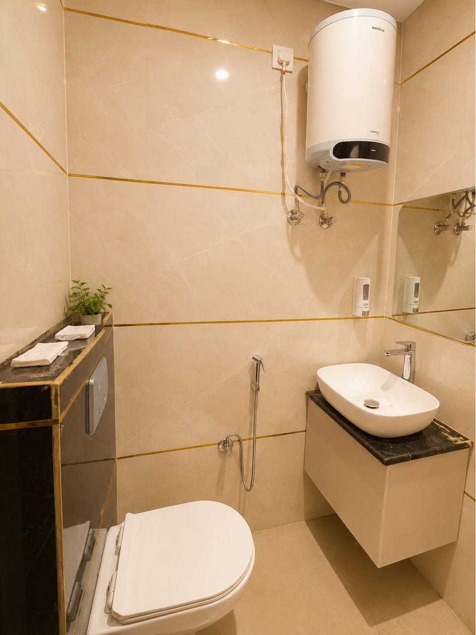 Deluxe Room | Bathroom | Free toiletries, towels, soap, toilet paper