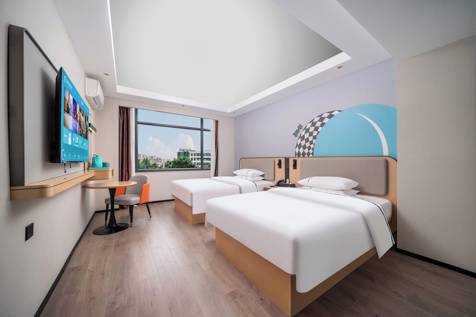 Business Twin Room | Desk, laptop workspace