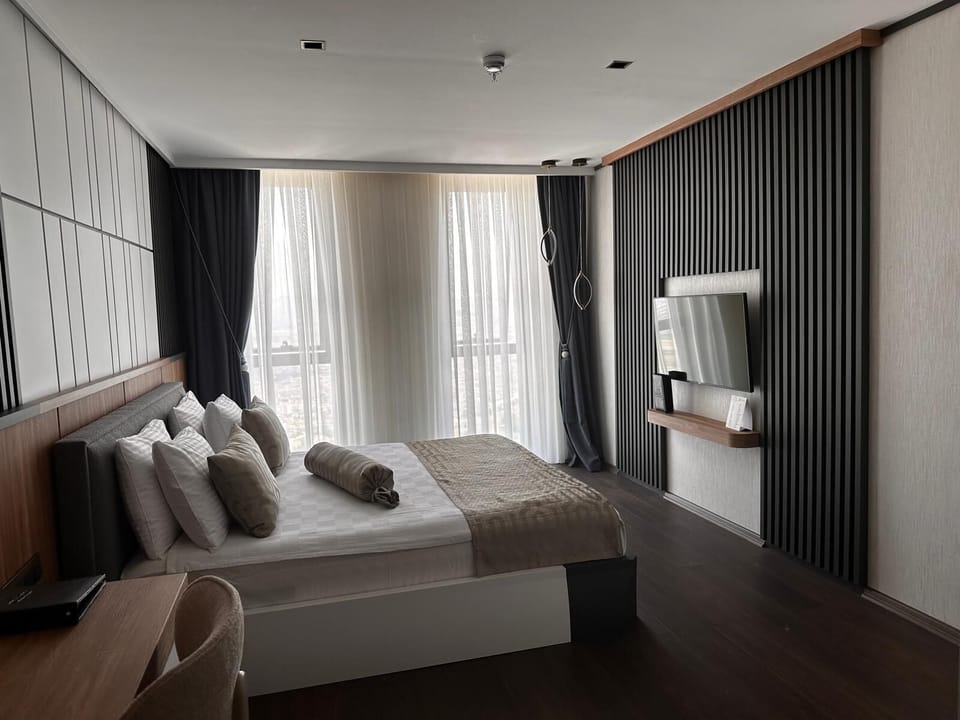 Deluxe Suite, City View | View from room
