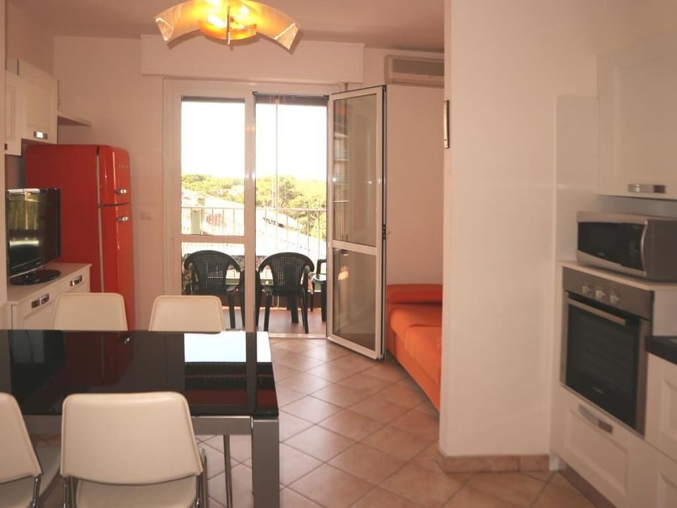 Apartment, 2 Bedrooms, Balcony, City View | Interior