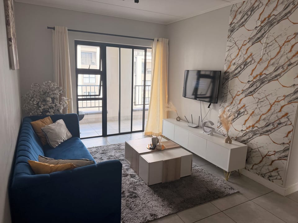 Apartment, Patio | Living room