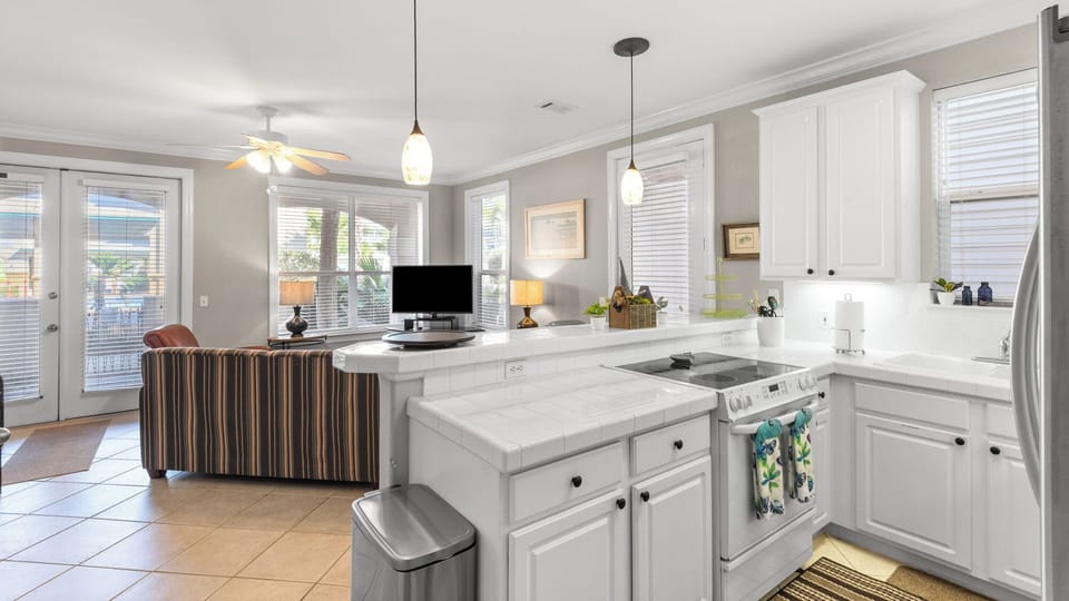 House, Multiple Beds, Patio, Garden View (Pooling Around) | Private kitchen
