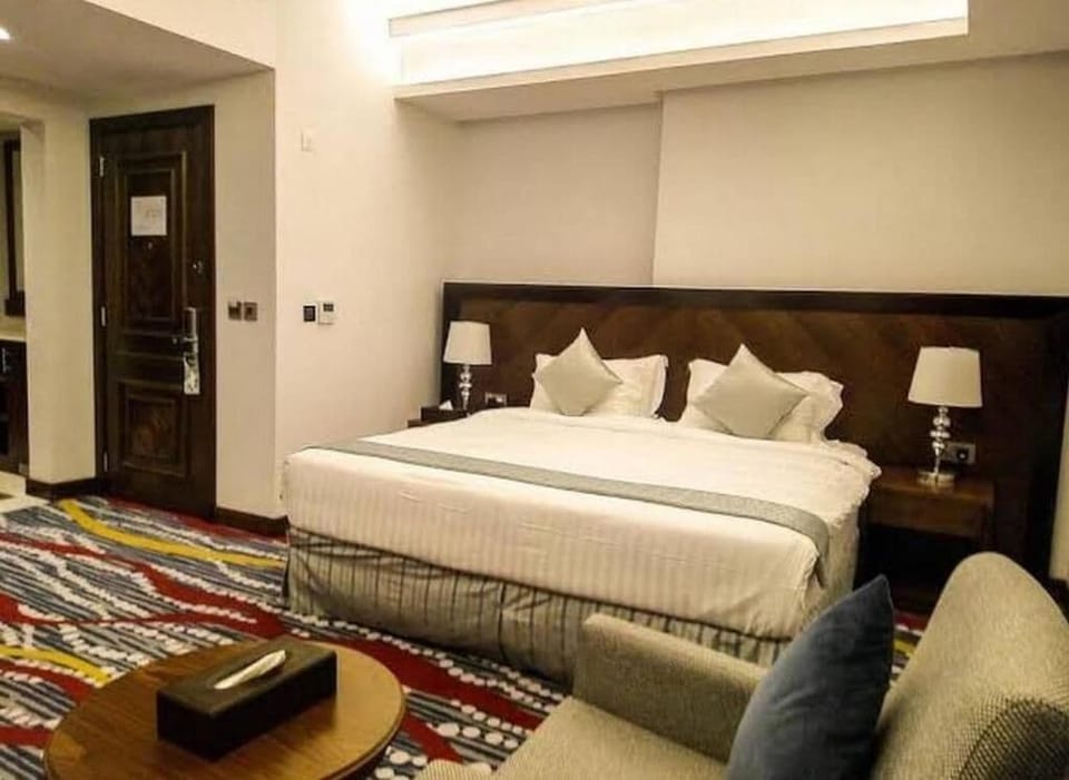 Junior Suite, City View | In-room safe, desk, blackout drapes, soundproofing