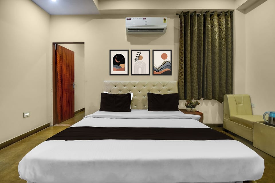 Blackout drapes, soundproofing, iron/ironing board, free WiFi