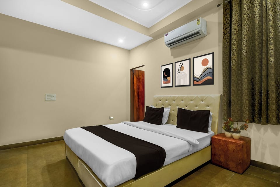 Deluxe Double Room, City View | Blackout drapes, soundproofing, iron/ironing board, free WiFi