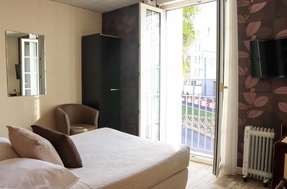 Comfort Double Room | Soundproofing, iron/ironing board, free WiFi, bed sheets