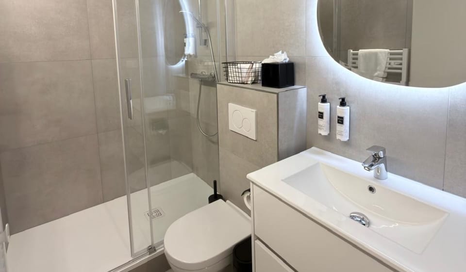 Quadruple Room | Bathroom