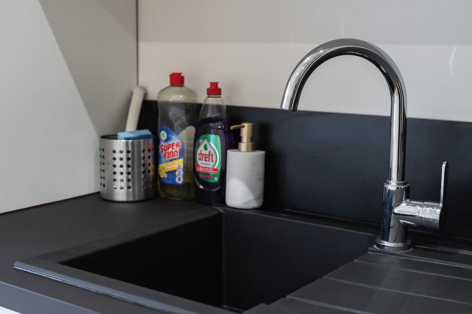 Basic Apartment | Shared kitchen | Fridge, microwave, oven, stovetop