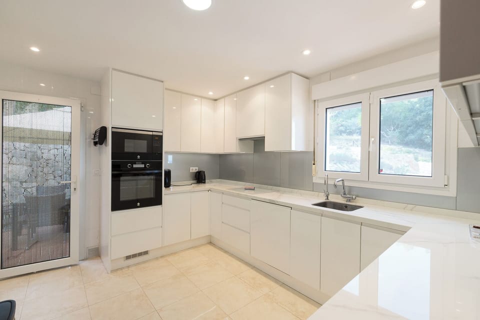 Villa, Mountain View | Private kitchen