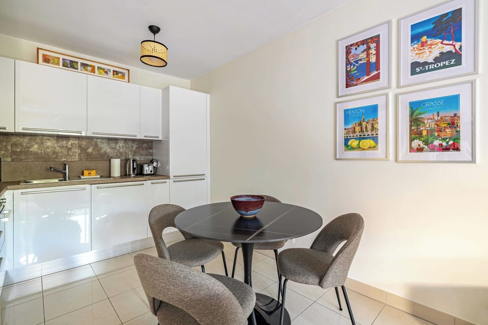 Apartment | Dining