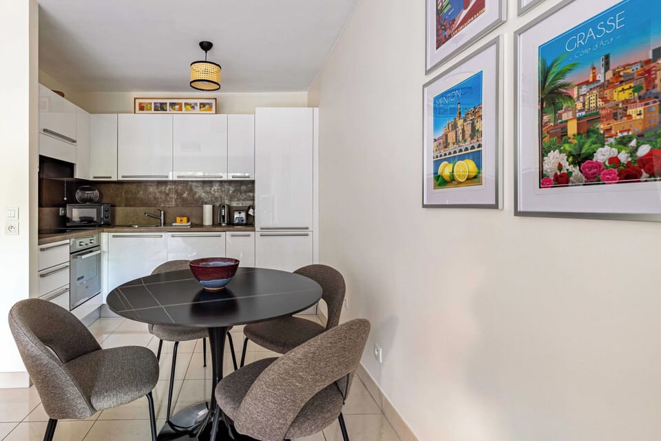 Apartment | Dining