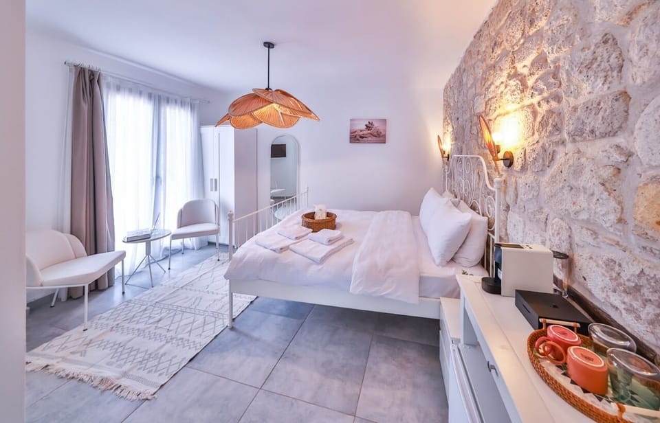 Deluxe Double Room, City View | Desk, free WiFi