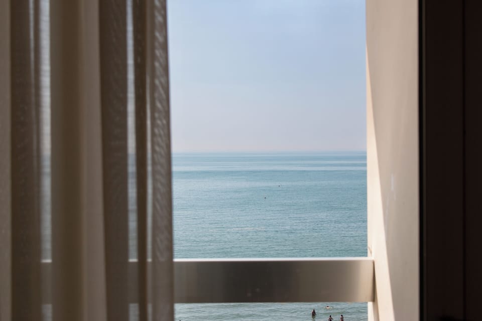 Honeymoon Studio Suite | Egyptian cotton sheets, premium bedding, memory foam beds, in-room safe
