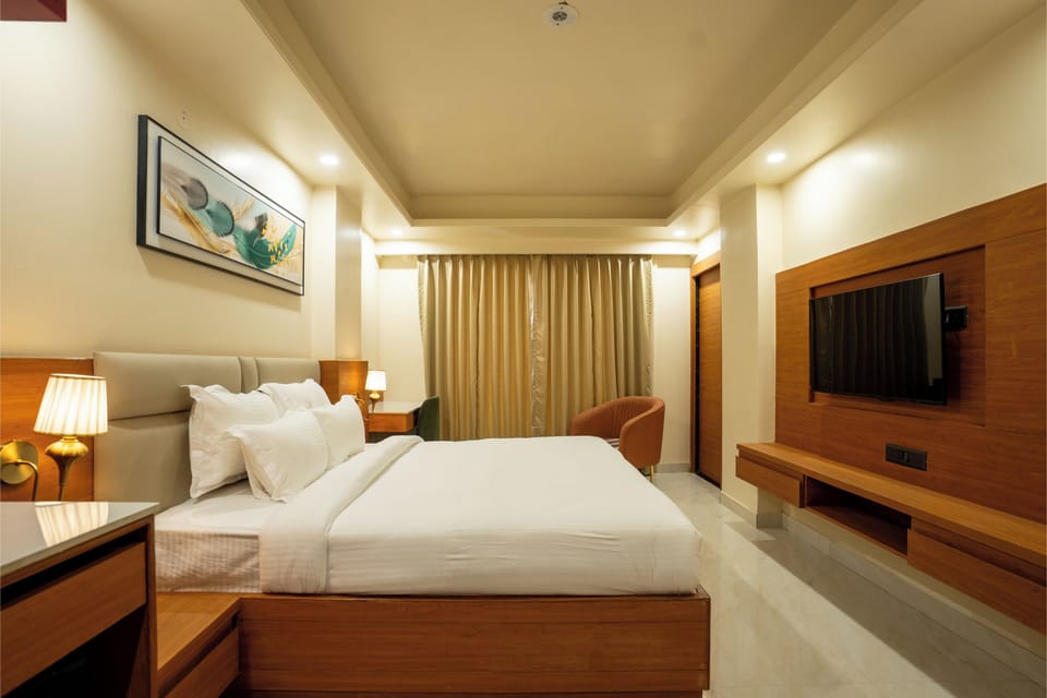 Classic Room | Egyptian cotton sheets, premium bedding, desk, free WiFi