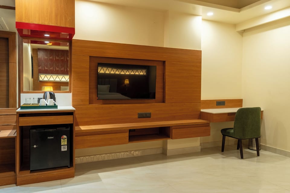 Egyptian cotton sheets, premium bedding, desk, free WiFi