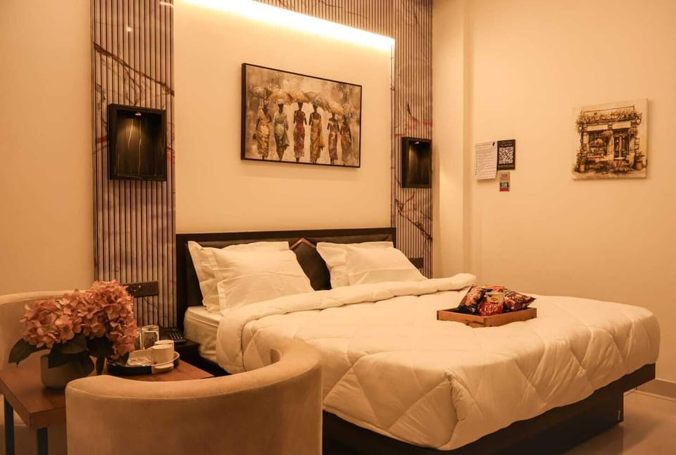 Luxury Room | Desk, laptop workspace, free WiFi