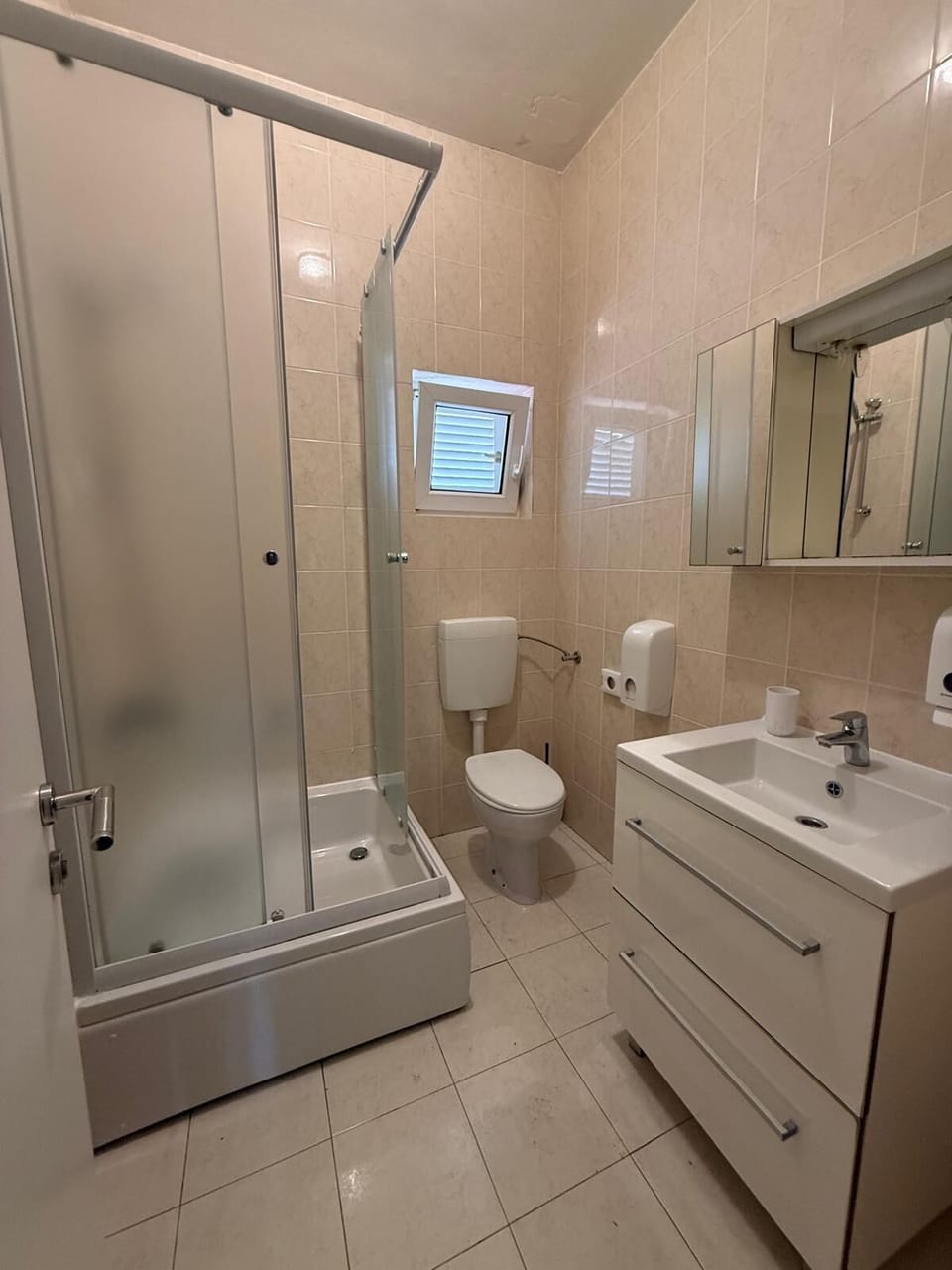 Standard Double or Twin Room | Bathroom | Shower, hair dryer, towels, soap