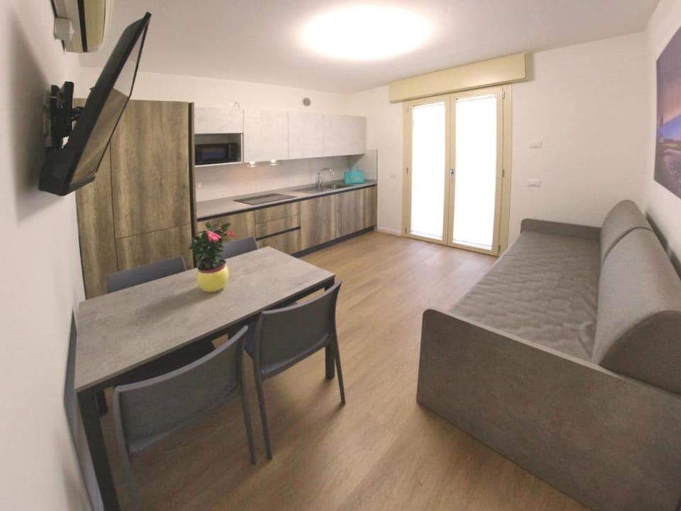 Apartment, 2 Bedrooms, Patio, Garden View | Living room