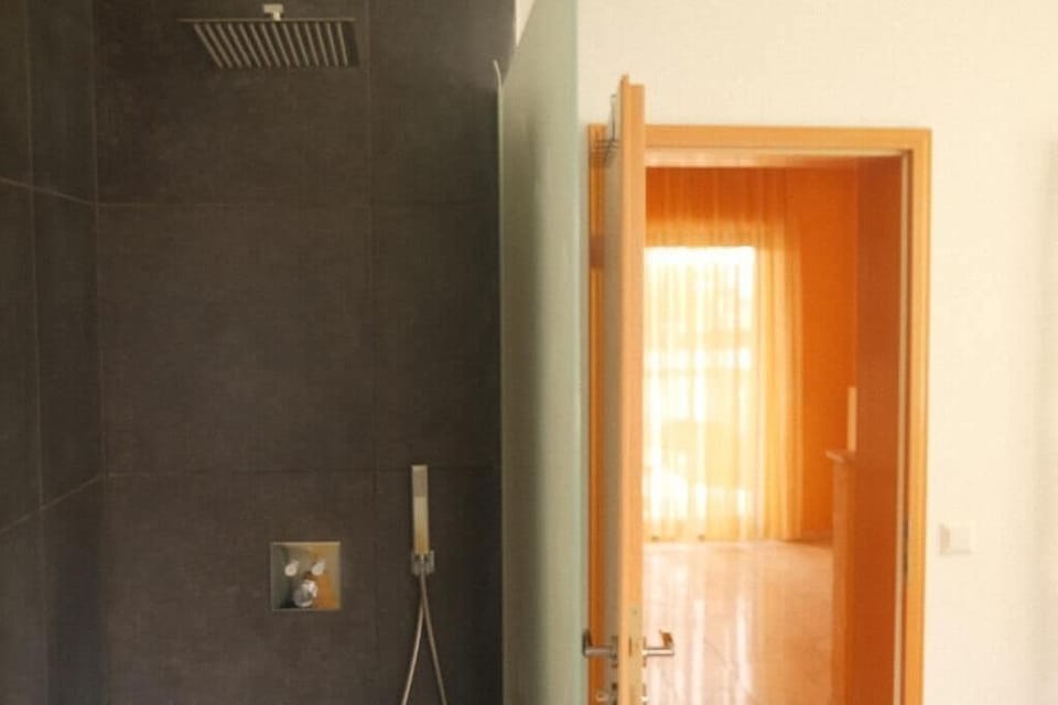 Double Room, Balcony, Garden View | Bathroom