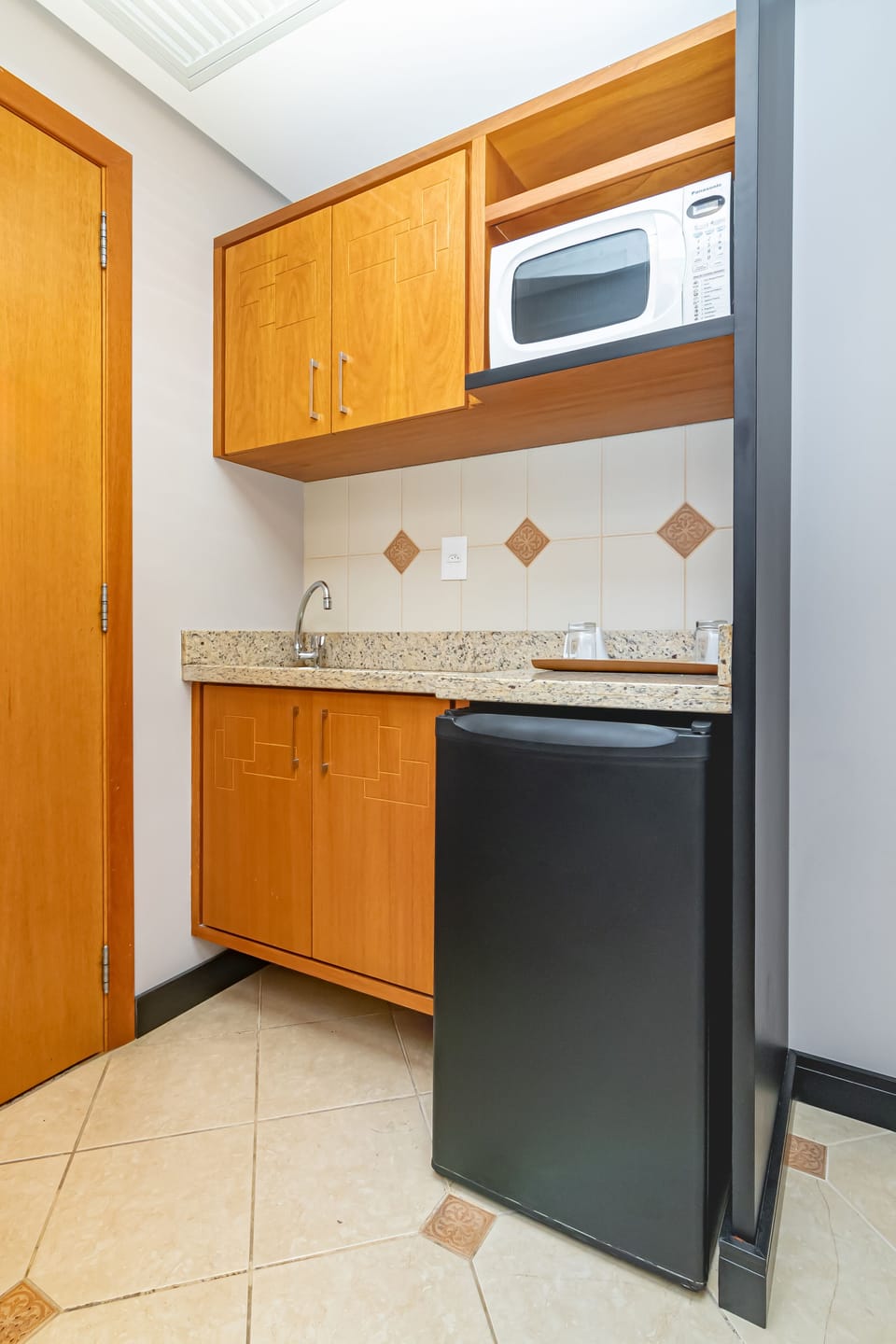 Hypo-allergenic bedding, minibar, in-room safe, desk