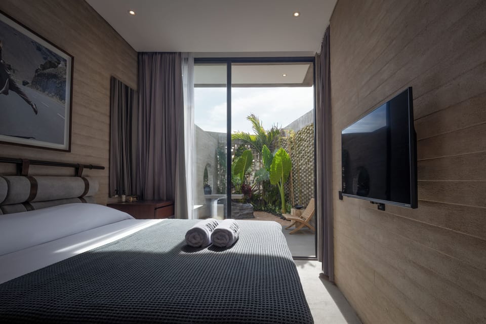 Deluxe Suite, Patio, Garden View | Premium bedding, Select Comfort beds, minibar, in-room safe