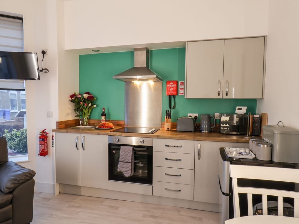 Cookware/dishes/utensils