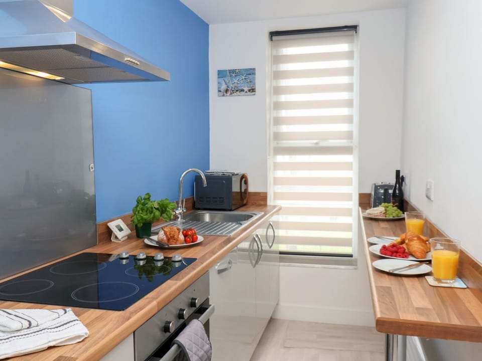 Dishwasher, cookware/dishes/utensils
