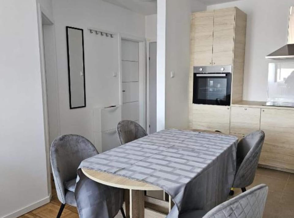 Apartment (Apartman FITT) | Living room | 32-inch flat-screen TV with satellite channels