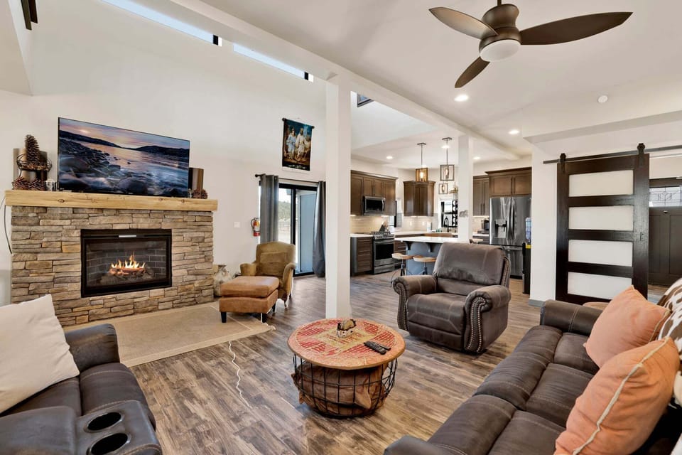 Cabin, Multiple Beds, Mountain View (2572) | Living area