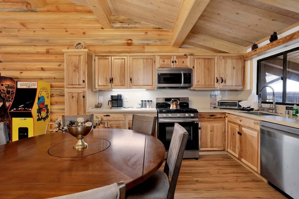 Cabin, Multiple Beds, Hot Tub, Mountain View (2586) | Private kitchen