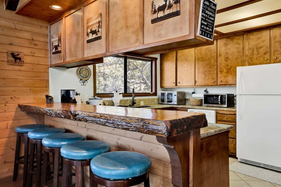 Cabin, Multiple Beds, Mountain View (2600) | Private kitchen